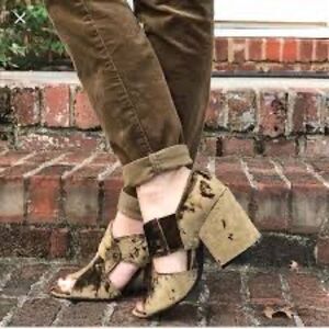 New in box - Cabi Interlock Block crushed velvet heel size 7